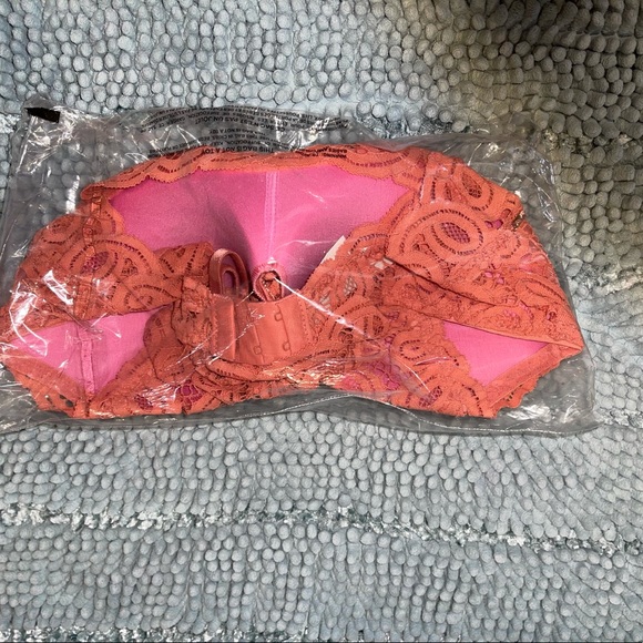 🔥VS PINK BRALETTE🔥 - Picture 3 of 4